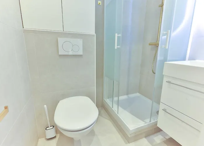 Апартаменты Beautiful 1-bedroom 2pers Rue Du Commerce Eiffeil Tower *