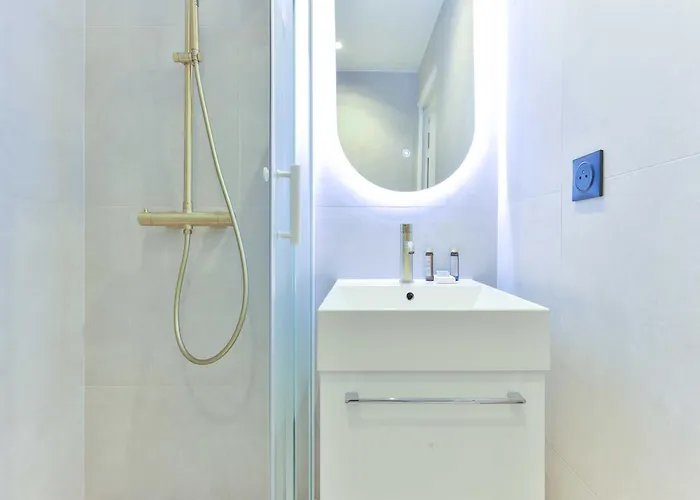 Апартаменты Beautiful 1-bedroom 2pers Rue Du Commerce Eiffeil Tower Париж